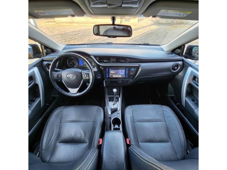TOYOTA - COROLLA - 2018/2019 - Preta - R$ 105.900,00