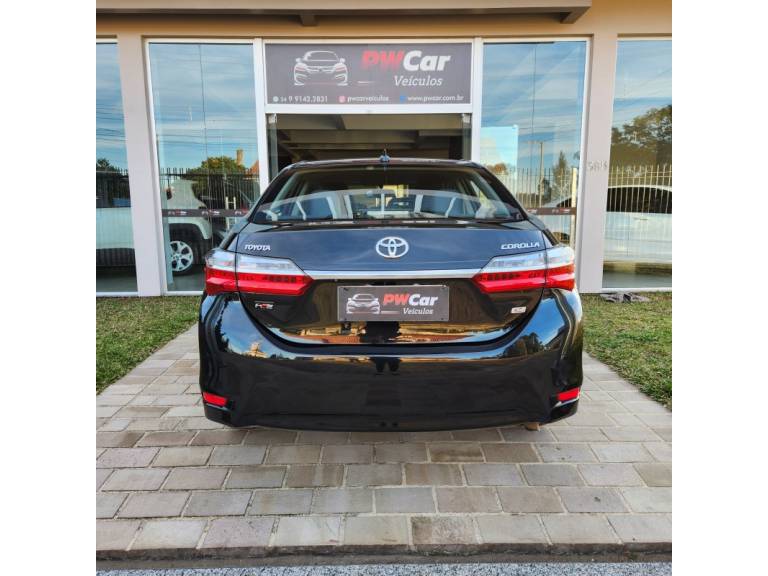 TOYOTA - COROLLA - 2018/2019 - Preta - R$ 105.900,00