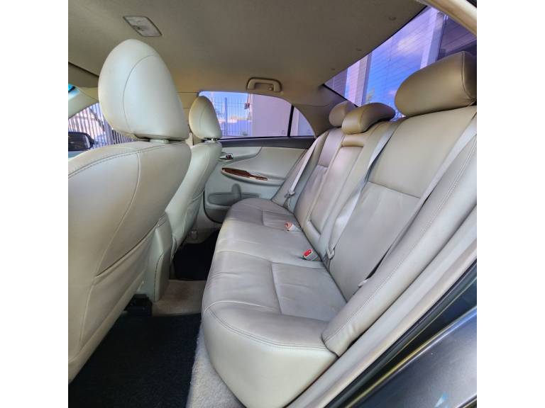 TOYOTA - COROLLA - 2008/2009 - Cinza - R$ 57.900,00