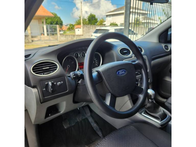 FORD - FOCUS - 2012/2013 - Prata - R$ 42.900,00
