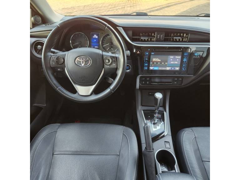 TOYOTA - COROLLA - 2018/2019 - Preta - R$ 105.900,00