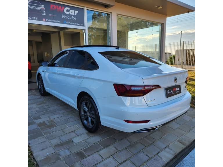 VOLKSWAGEN - JETTA - 2019/2020 - Branca - R$ 129.900,00
