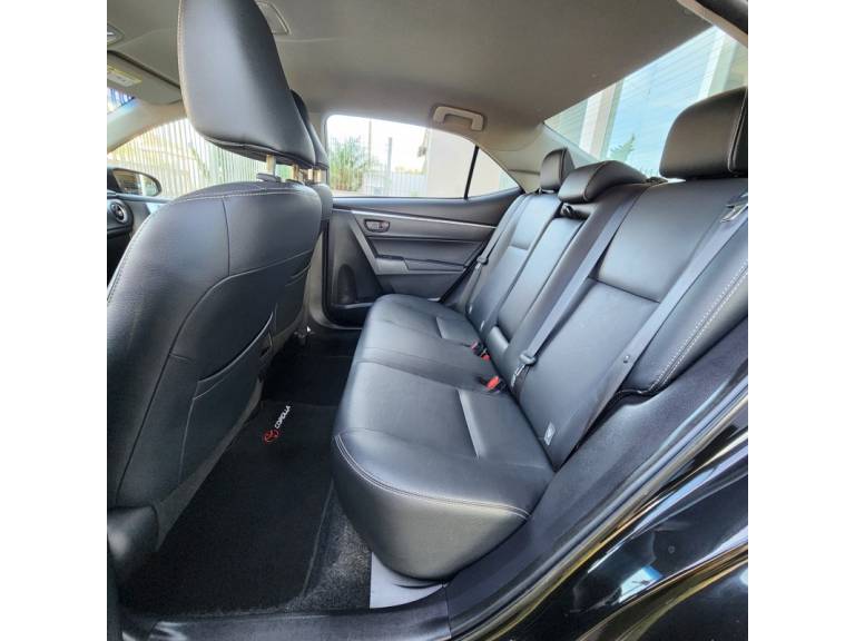 TOYOTA - COROLLA - 2018/2019 - Preta - R$ 105.900,00