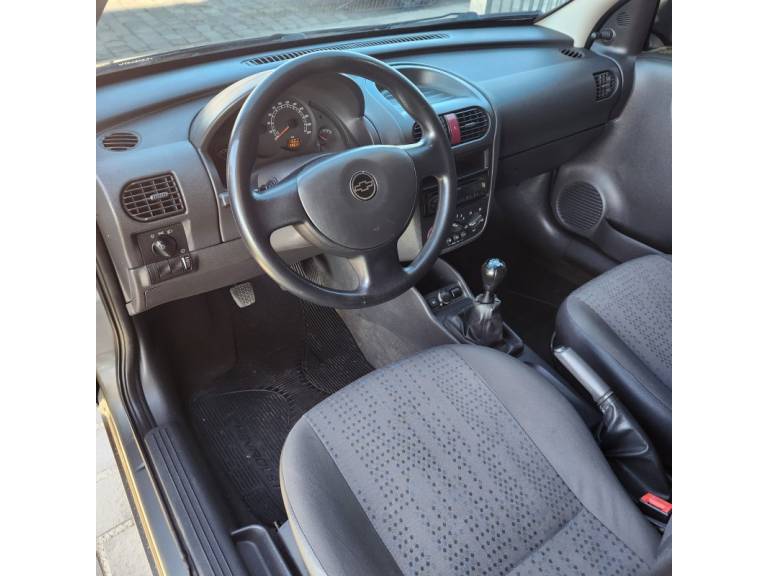 CHEVROLET - CORSA - 2011/2012 - Cinza - R$ 35.000,00