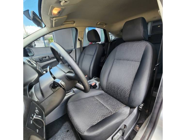 FORD - FOCUS - 2012/2013 - Prata - R$ 42.900,00