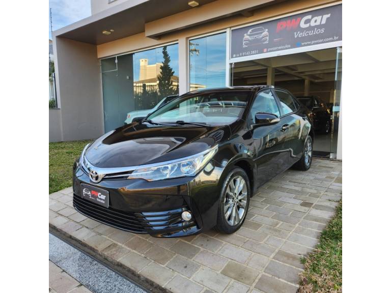 TOYOTA - COROLLA - 2018/2019 - Preta - R$ 105.900,00