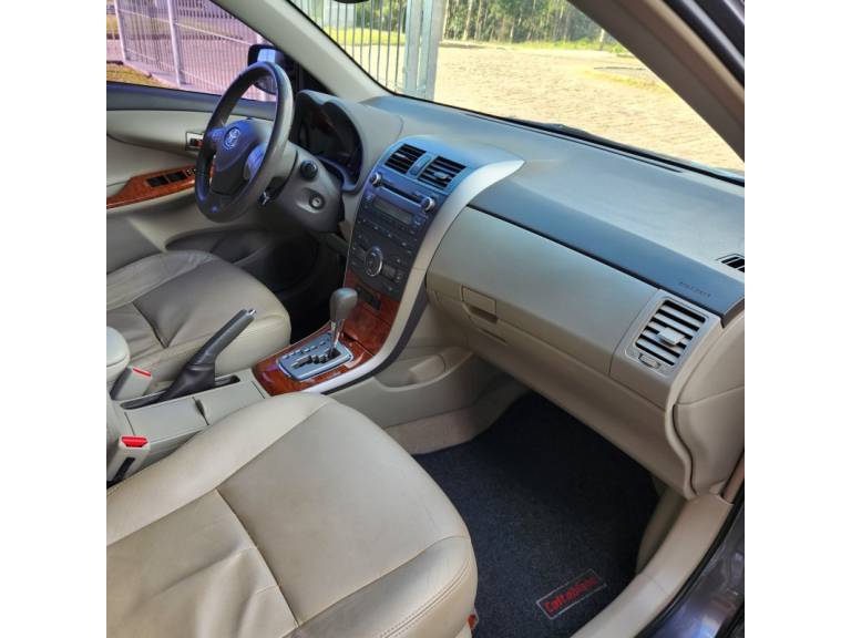 TOYOTA - COROLLA - 2008/2009 - Cinza - R$ 57.900,00