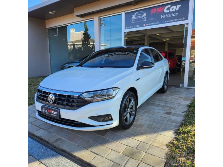 VOLKSWAGEN - JETTA - 2019/2020 - Branca - R$ 129.900,00