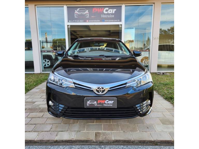 TOYOTA - COROLLA - 2018/2019 - Preta - R$ 105.900,00