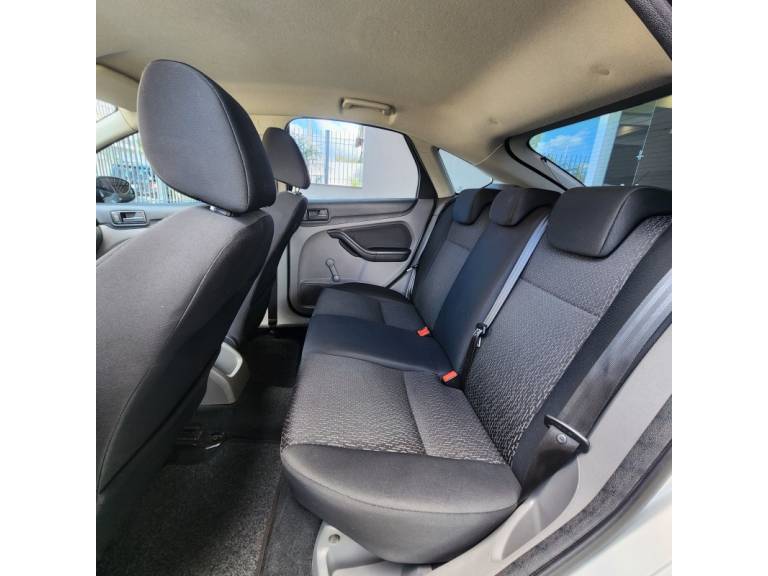 FORD - FOCUS - 2012/2013 - Prata - R$ 42.900,00
