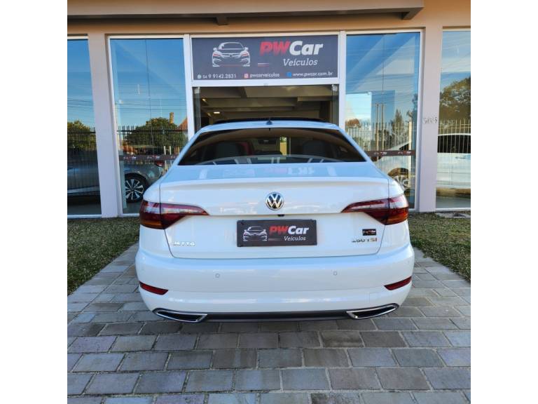 VOLKSWAGEN - JETTA - 2019/2020 - Branca - R$ 129.900,00