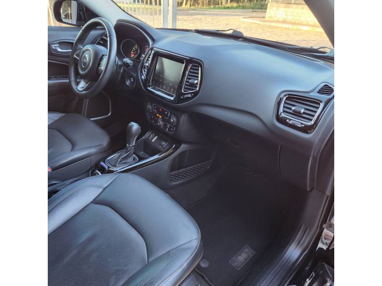 JEEP - COMPASS - 2016/2017 - Preta - R$ 91.900,00
