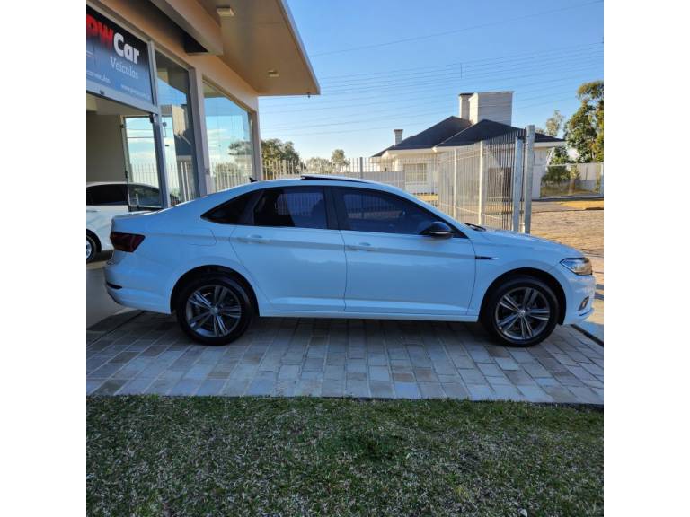 VOLKSWAGEN - JETTA - 2019/2020 - Branca - R$ 129.900,00