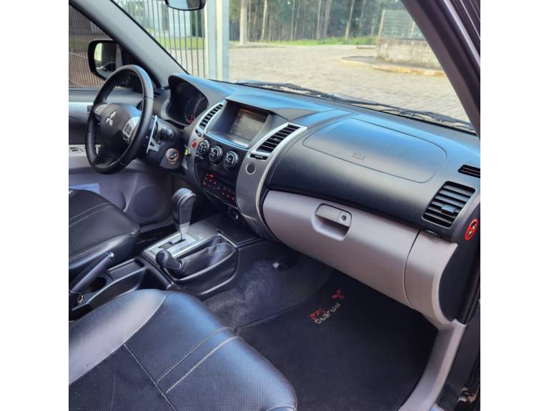MITSUBISHI - PAJERO DAKAR - 2016/2017 - Preta - R$ 157.900,00