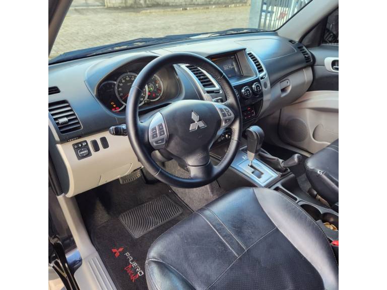 MITSUBISHI - PAJERO DAKAR - 2016/2017 - Preta - R$ 157.900,00