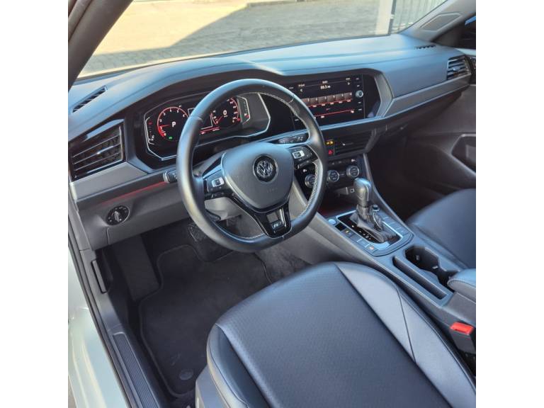 VOLKSWAGEN - JETTA - 2019/2020 - Branca - R$ 129.900,00