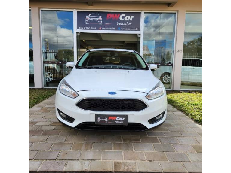 FORD - FOCUS - 2018/2019 - Branca - R$ 72.900,00