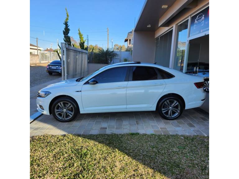 VOLKSWAGEN - JETTA - 2019/2020 - Branca - R$ 129.900,00