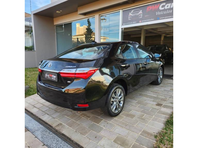 TOYOTA - COROLLA - 2018/2019 - Preta - R$ 105.900,00