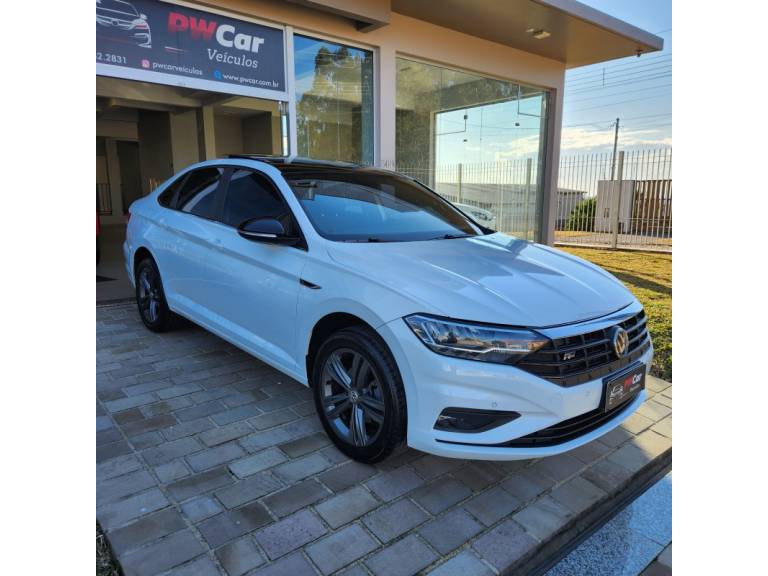 VOLKSWAGEN - JETTA - 2019/2020 - Branca - R$ 129.900,00