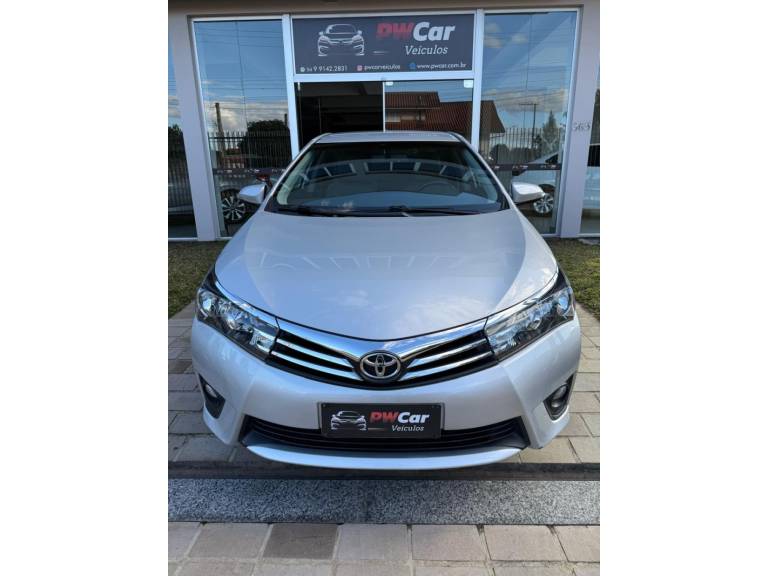 TOYOTA - COROLLA - 2016/2017 - Prata - R$ 96.900,00