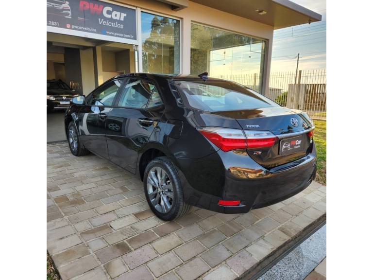 TOYOTA - COROLLA - 2018/2019 - Preta - R$ 105.900,00