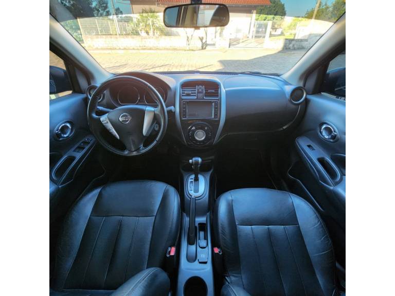 NISSAN - VERSA - 2016/2017 - Cinza - R$ 60.900,00