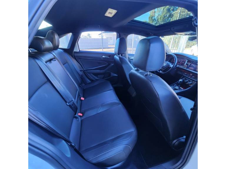 VOLKSWAGEN - JETTA - 2019/2020 - Branca - R$ 129.900,00